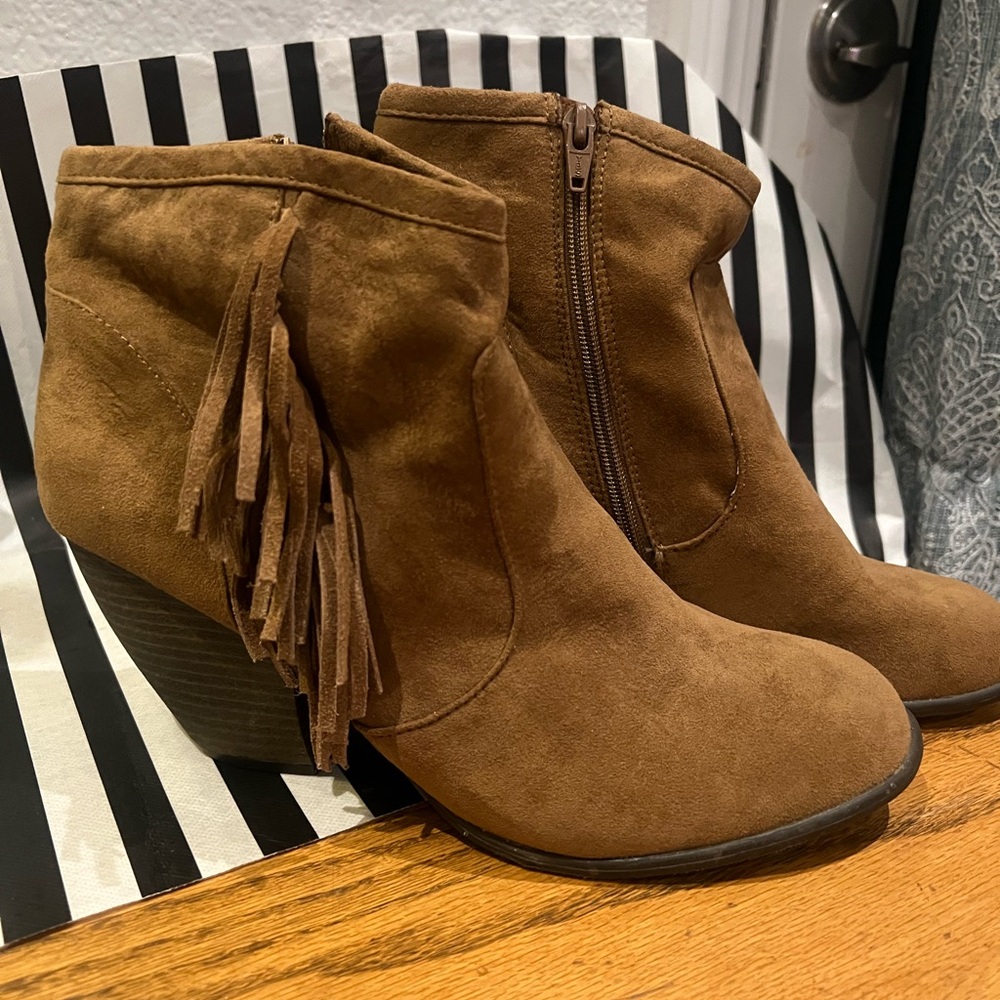 Massimo Supply company brand size 10 ladies Fringe booties